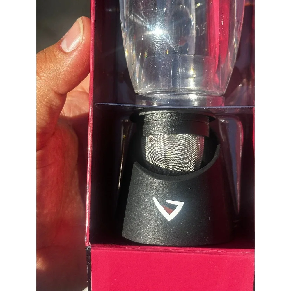 Vinturi Essential Red Wine Aerator with No-Drip Stand and Filter Screen Black